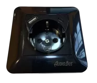 Shuko socket with 1 USB-A Quick Charge connector plus 1 USB-C connector, ideal for caravans, motorhomes and campers.