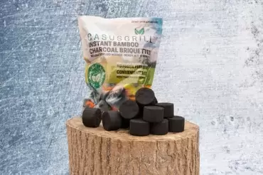 Casus 1 kilo bamboo charcoal briquettes for barbecues, camping, caravanning.