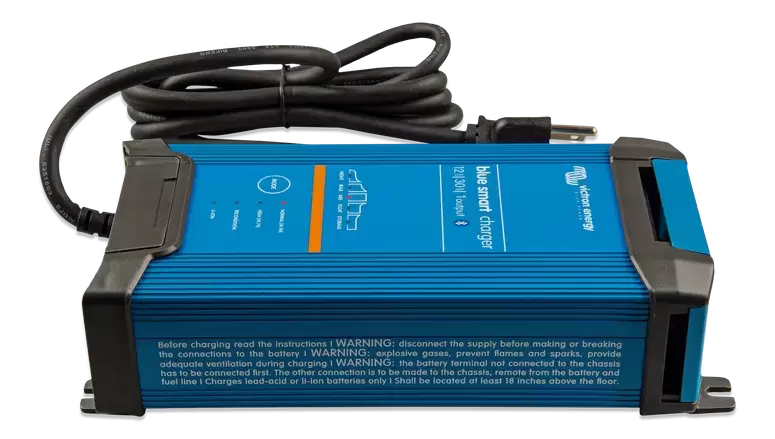 Cargador de baterias Victron Bluetooth Smart IP22 12V y 30AH de carga para caravanas, autocaravanas, camper y 4x4 overland.
