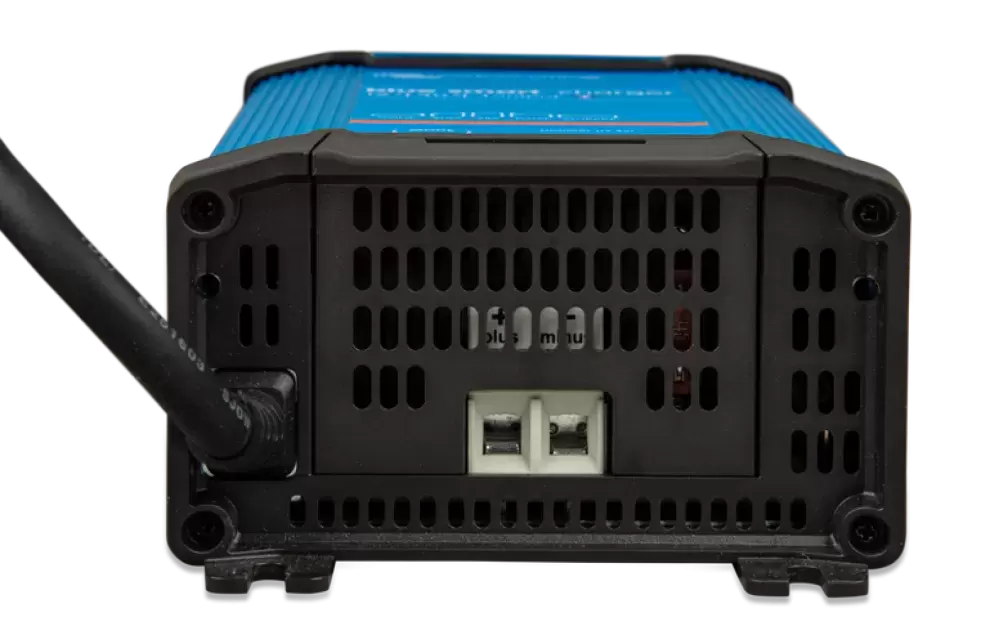 Cargador de baterias Victron Bluetooth Smart IP22 12V y 20AH de carga para caravanas, autocaravanas, camper y 4x4 overland.
