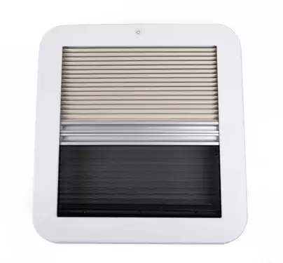 Claraboya 40x40 con doble cristal, oscurecedor y mosquitera integrado para caravanas, autocaravanas y camper.