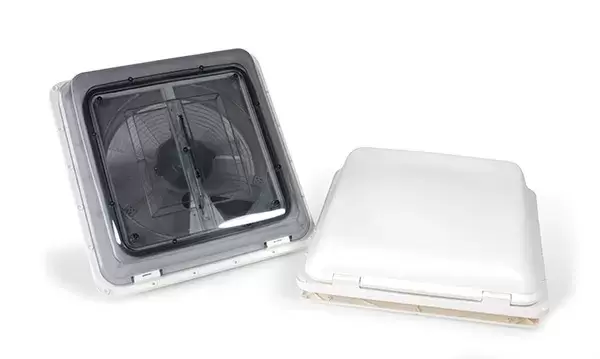 Claraboya Fiamma Turbo Vent Premium tapa blanca para caravanas, autocaravanas y camper.